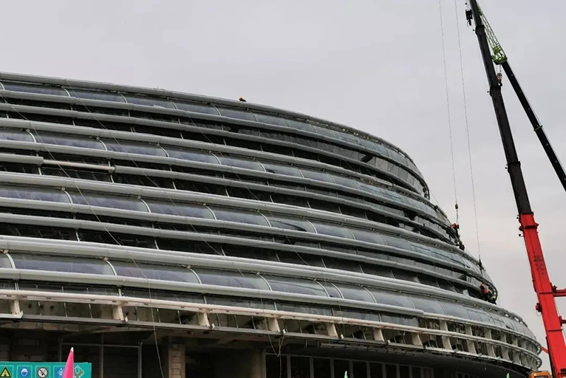 速滑館 “冰絲帶” 首度亮燈