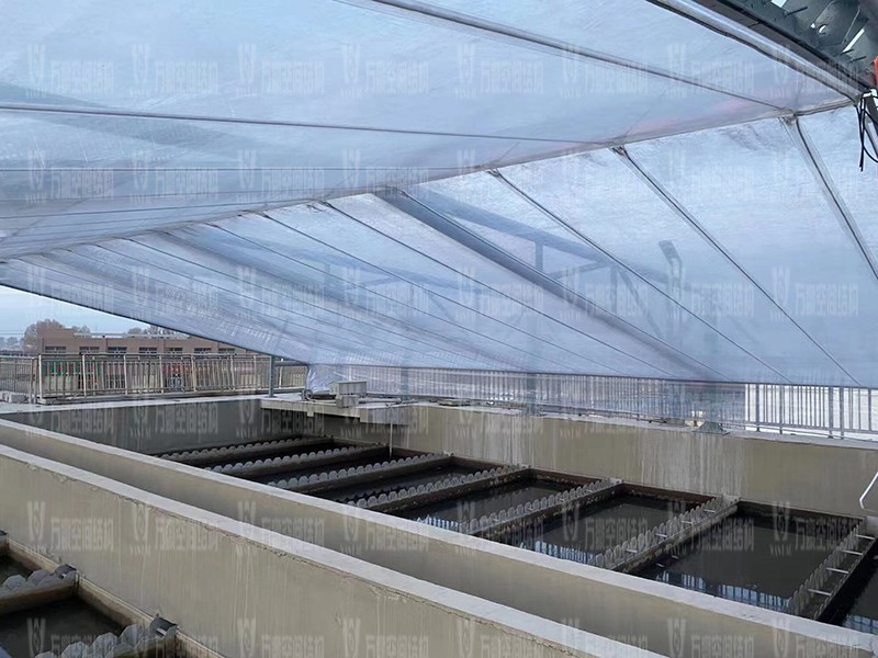 格爾木工業(yè)園昆侖工業(yè)區(qū)工業(yè)污水廠污水池保溫膜結構工程膜結構安裝中