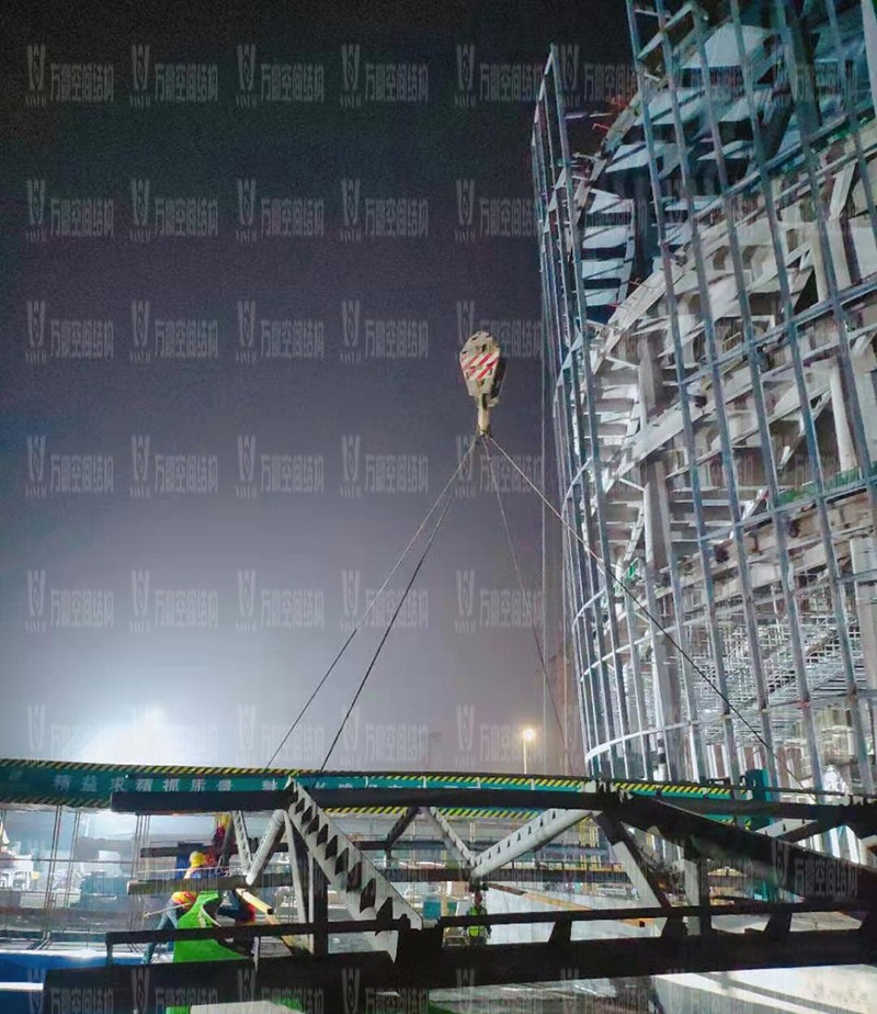 紹興國際會展中心一期B區(qū)會議中心PTFE膜結(jié)構(gòu)工程火熱拼裝、吊裝中