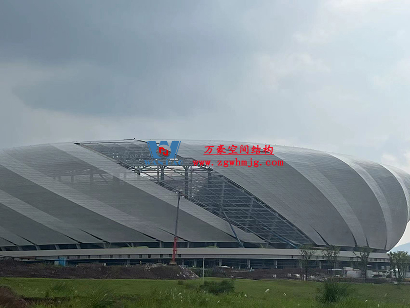 兩江新區(qū)加快建設(shè)龍興足球場(chǎng)（標(biāo)準(zhǔn)不降、工期不延、確保年底建成）