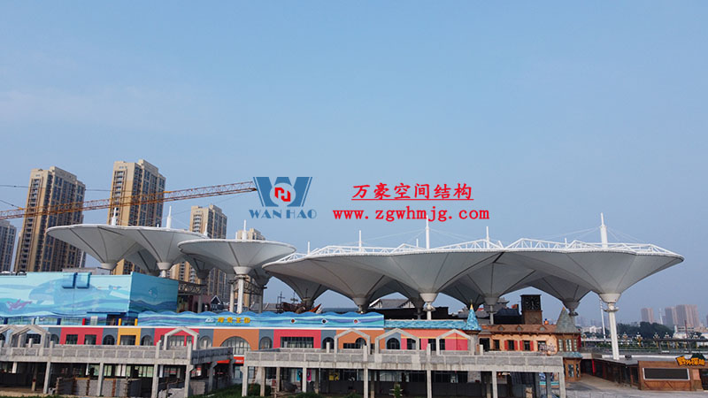 山東聊城萬達小鎮(zhèn)七彩祥云PTFE膜結構項目