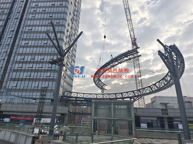 明宇廣場6號(hào)地塊商業(yè)（萬達(dá)廣場）改造項(xiàng)目鋼膜結(jié)構(gòu)ETFE蓋頂天幕工程火熱施工中