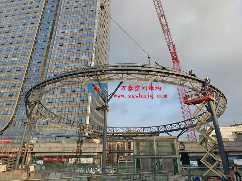 明宇廣場6號(hào)地塊商業(yè)（萬達(dá)廣場）改造項(xiàng)目鋼膜結(jié)構(gòu)ETFE蓋頂天幕工程火熱施工中