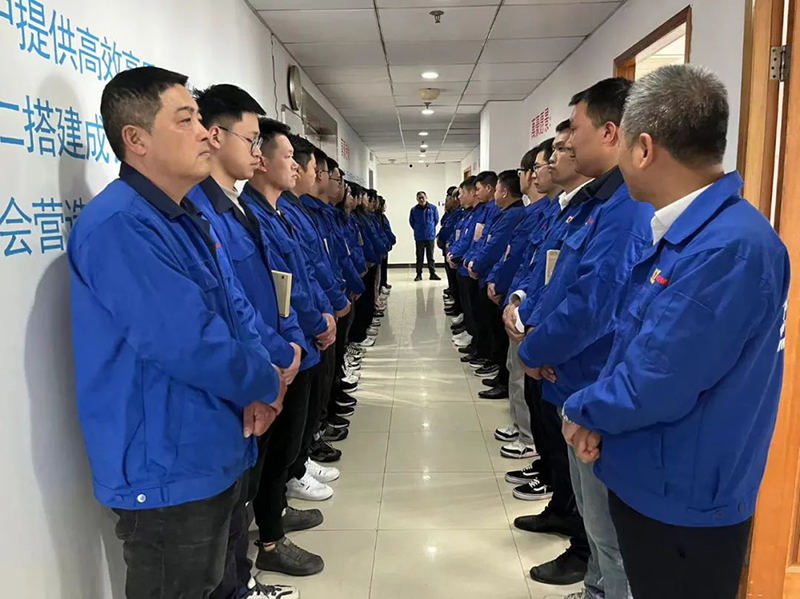 “一路堅(jiān)守·心手相牽”萬(wàn)豪晨會(huì)開啟一天的工作