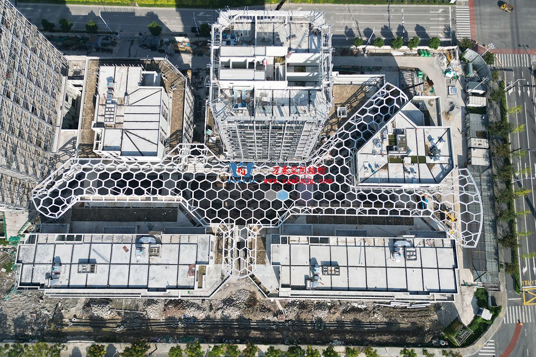 已完工，這個ETFE氣枕商業(yè)天幕閃亮登場！