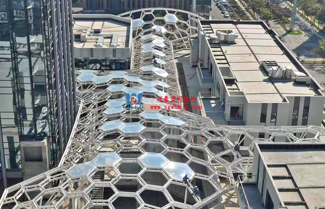 已完工，這個ETFE氣枕商業(yè)天幕閃亮登場！