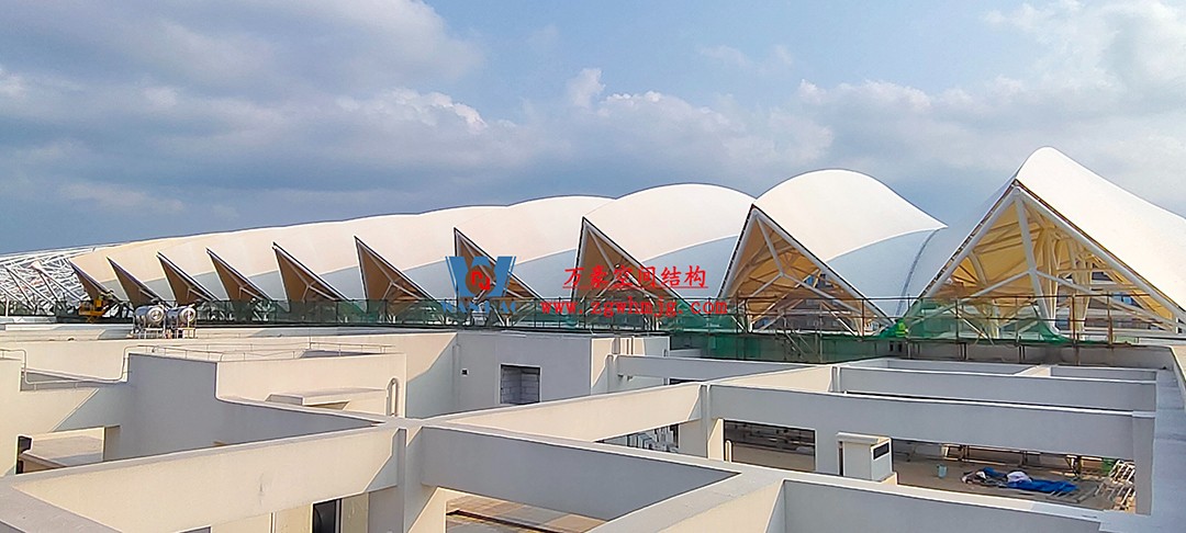 施工加速，這個PTFE膜結構天幕即將完工！