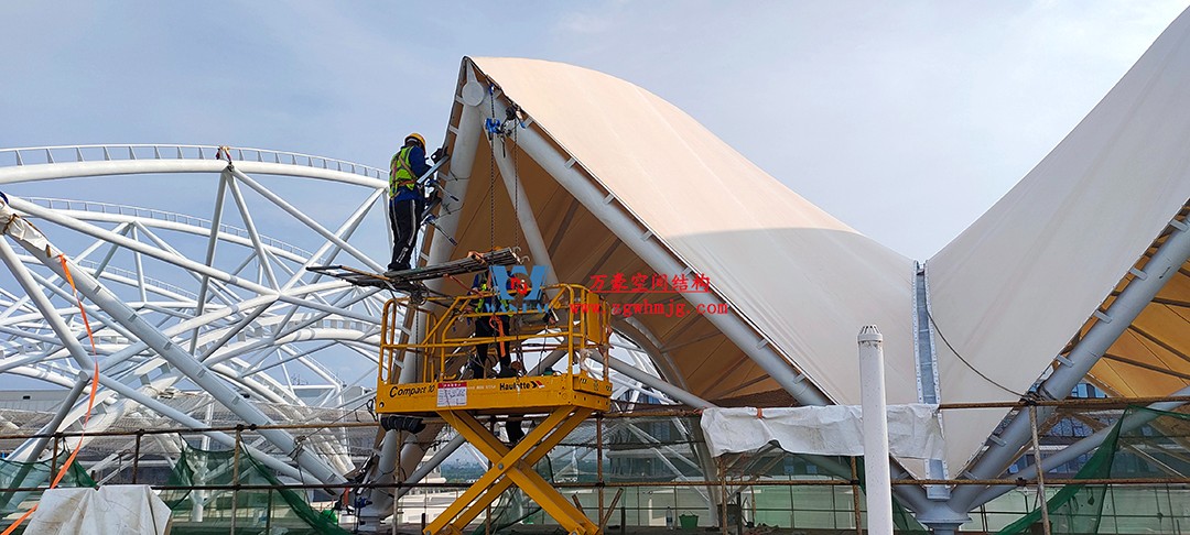 施工加速，這個PTFE膜結構天幕即將完工！