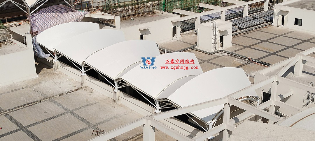 海南醫(yī)學(xué)院第一附屬醫(yī)院江東新院區(qū)連廊天幕順利完工