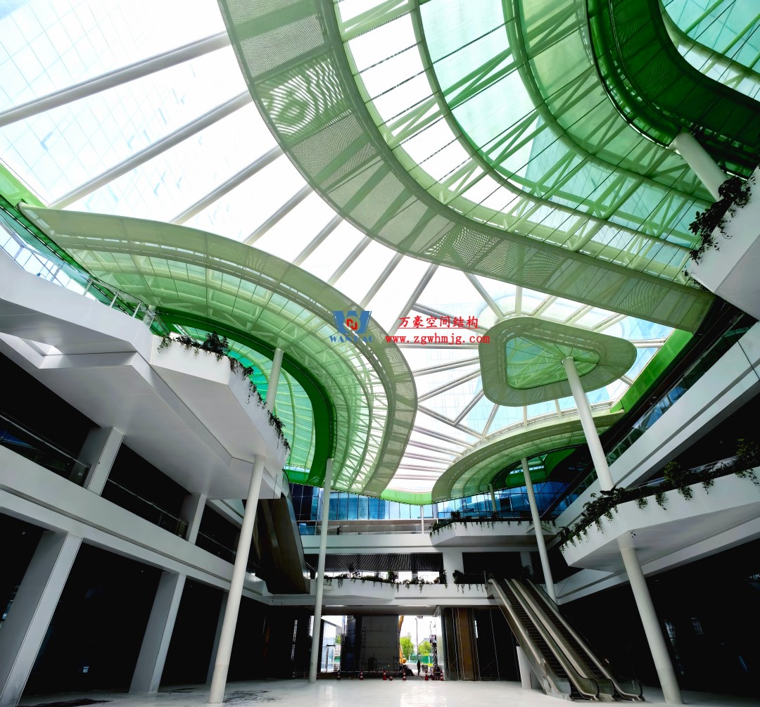 在中庭種一片鋼膜結構的“森谷”