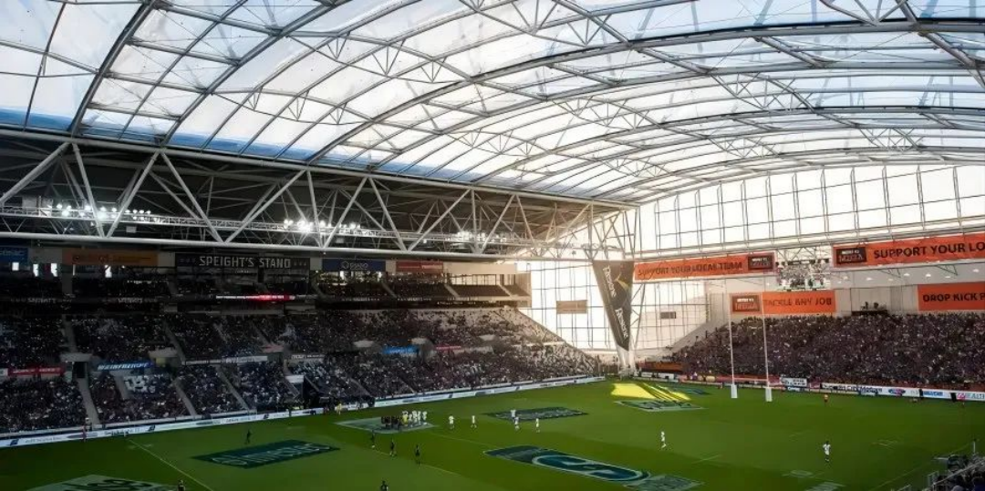 屋頂下生長著天然草皮的永久封閉式體育場(chǎng) 屋頂下生長著天然草皮的永久封閉式體育場(chǎng)