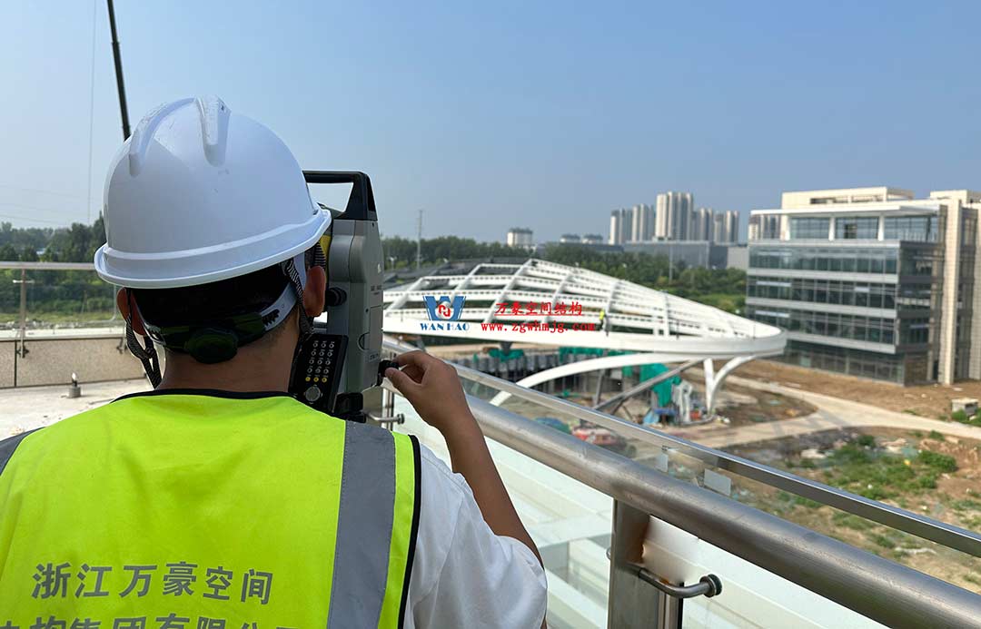 山東高端化工研究院下沉廣場天幕施工邁入關(guān)鍵階段