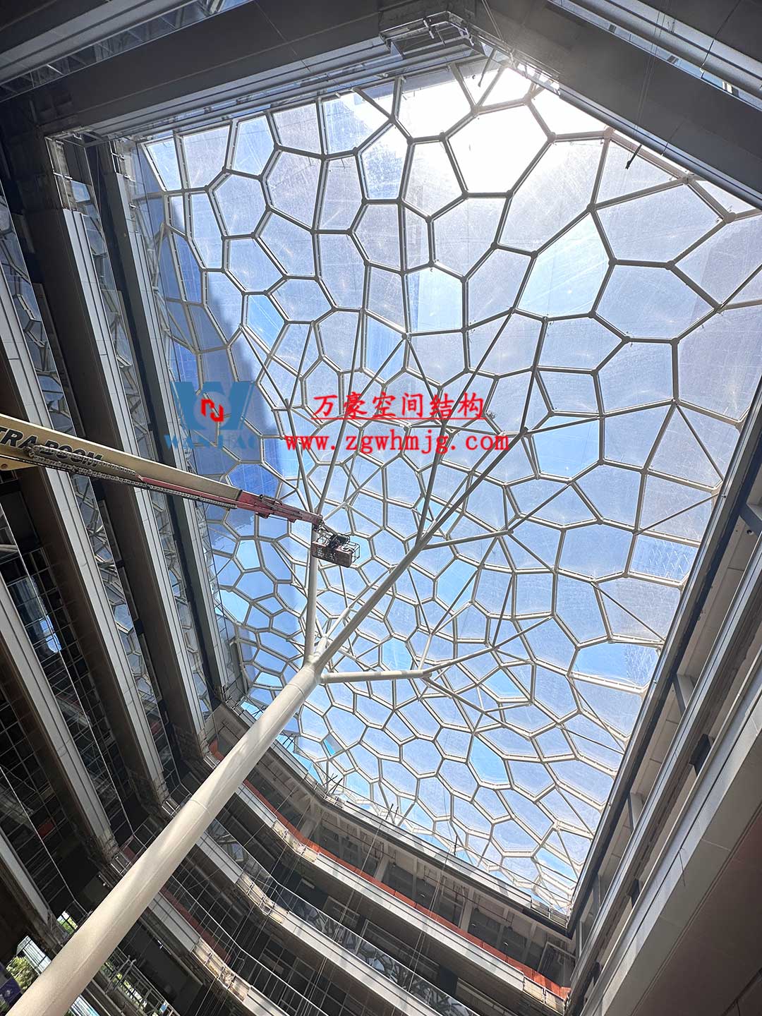 安吉縣昌碩小區(qū)地塊房產(chǎn)開(kāi)發(fā)項(xiàng)目ETFE天幕