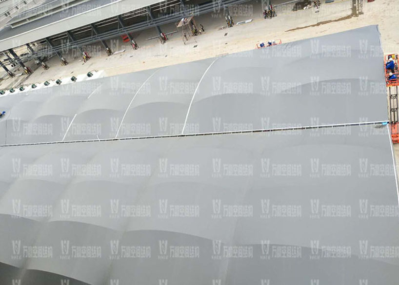 膜結(jié)構(gòu)遮陽雨棚有哪些特點(diǎn)？如何選擇合適的膜結(jié)構(gòu)遮陽棚公司？