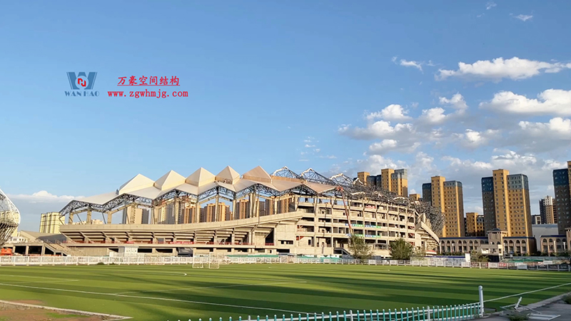 膜結(jié)構(gòu)建筑有著合理而簡(jiǎn)約的結(jié)構(gòu)，而又具備各自非常實(shí)用的功能