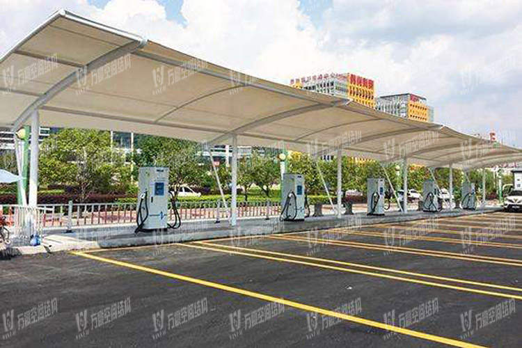充電樁膜結(jié)構(gòu)車(chē)棚有什么特點(diǎn)？為何如此受歡迎？